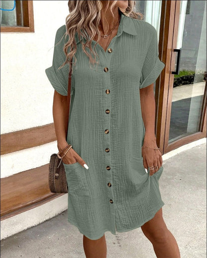 "Elegante Sheryl overhemdjurk in diverse kleuren, met knoopsluiting en comfortabele pasvorm, ideaal voor elke gelegenheid."