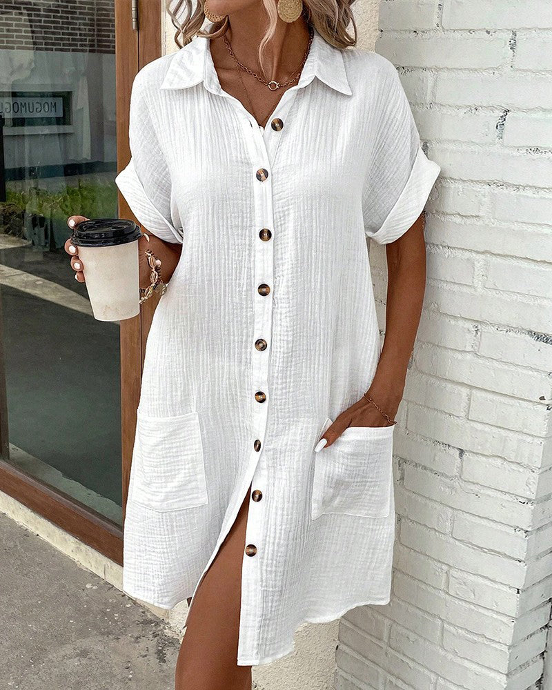 "Elegante Sheryl overhemdjurk in diverse kleuren, met knoopsluiting en comfortabele pasvorm, ideaal voor elke gelegenheid."