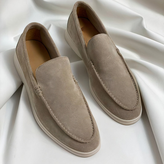 "Elegante smart-casual herenloafers, bruin leer, praktische en stijlvolle herenschoen voor werk en vrije tijd."