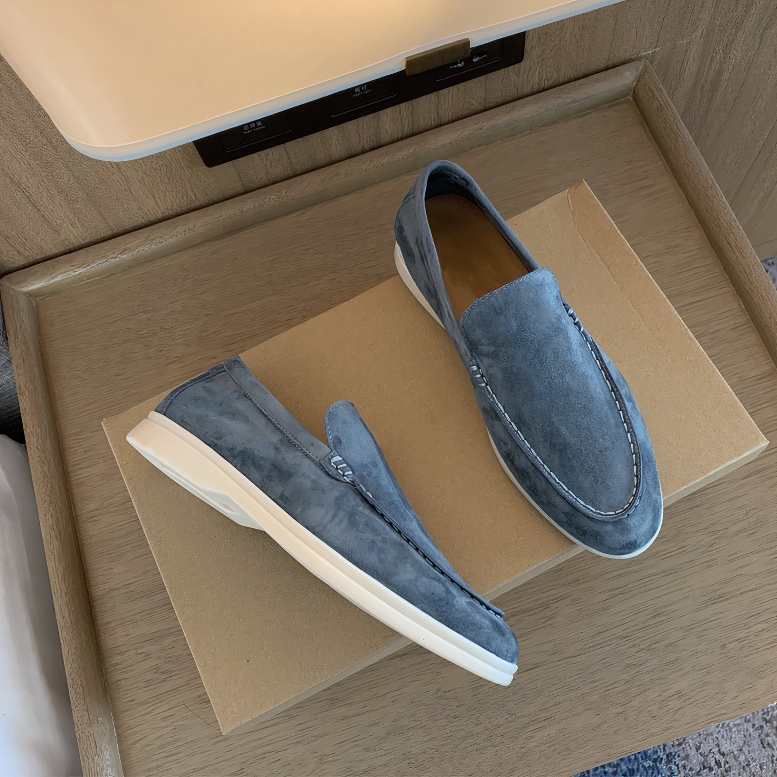 "Elegante smart-casual herenloafers, bruin leer, praktische en stijlvolle herenschoen voor werk en vrije tijd."