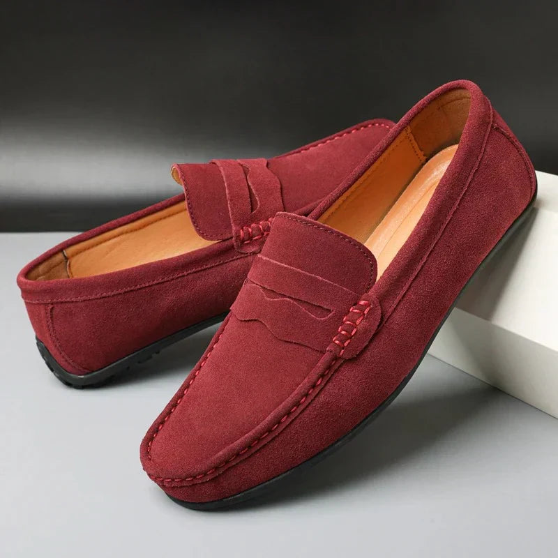 Roodbruine dames loafers, modieus en comfortabel. Perfect als casual of kantoorschoenen. Vrouwelijke instappers.