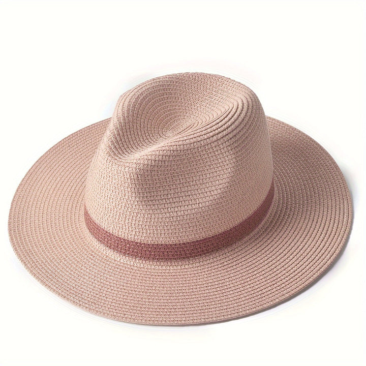Vooraanzicht van een klassieke uniseks panama zomerhoed met brede rand voor stijl en zon.