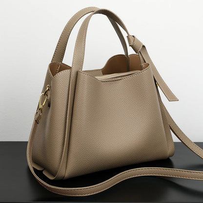 Elegante vegan schoudertas voor dames, gemaakt van duurzaam vegan leer, verkrijgbaar in bruin, groen en zwart.