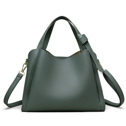 Elegante vegan schoudertas voor dames, gemaakt van duurzaam vegan leer, verkrijgbaar in bruin, groen en zwart.