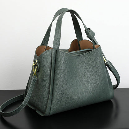 Elegante vegan schoudertas voor dames, gemaakt van duurzaam vegan leer, verkrijgbaar in bruin, groen en zwart.