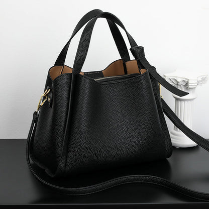 Elegante vegan schoudertas voor dames, gemaakt van duurzaam vegan leer, verkrijgbaar in bruin, groen en zwart.
