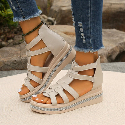 "Elegante wedge sandalen met strass en zomerse flair, beige kleur, comfortabel voetbed voor stijlvolle zomeroutfits."