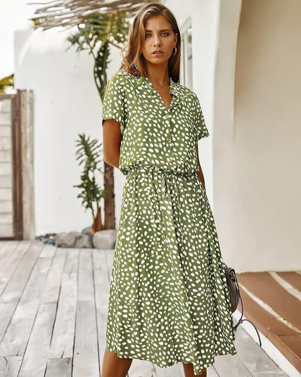 Elegante witte midi-zomerjurk, luchtig materiaal, getailleerde pasvorm voor zomerdagen, ideaal voor diverse gelegenheden.