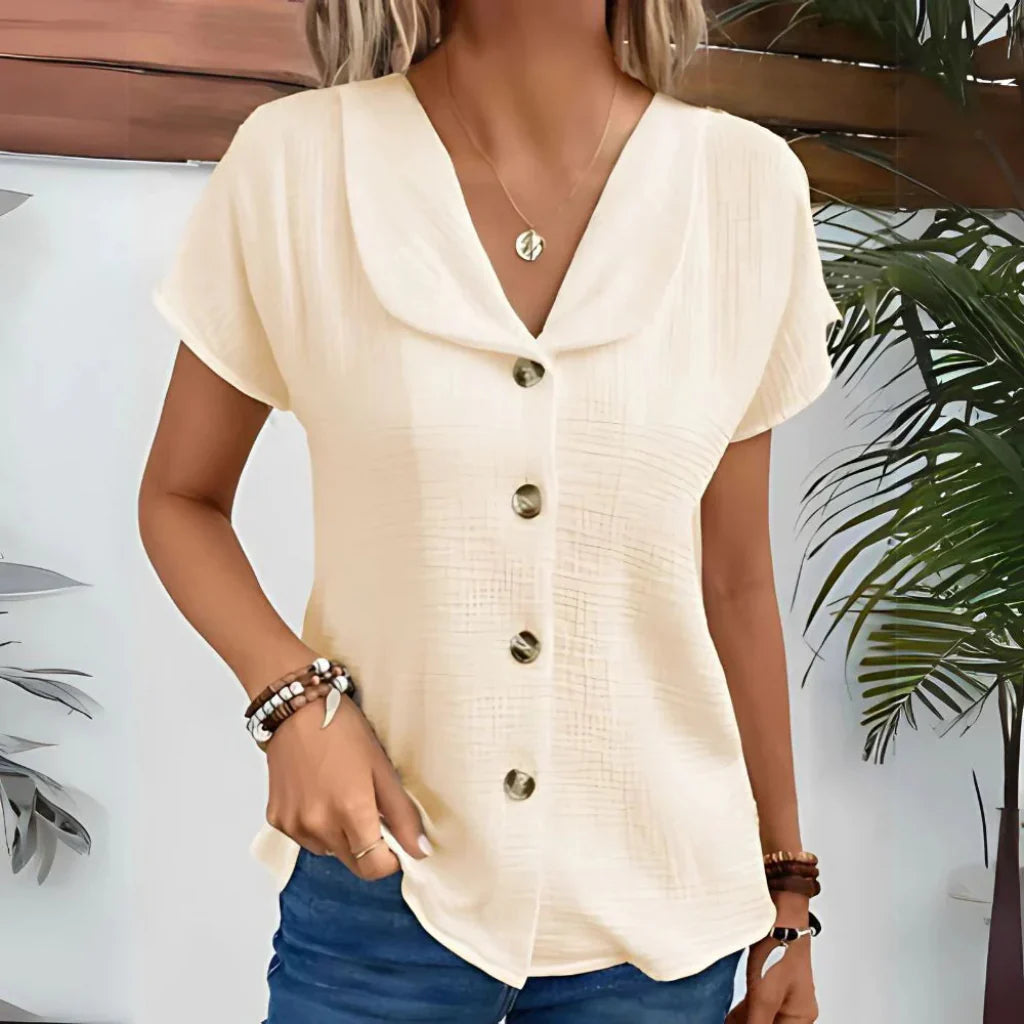 Comfortabele en veelzijdige damesblouse met elegante V-hals en driekwartmouw, geschikt voor zomer.