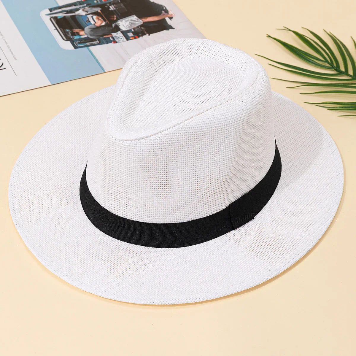 "Elegante zomerhoed van stro met brede rand voor UV-bescherming, verstelbare pasvorm, geschikt voor heren en dames."