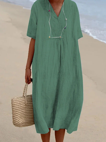Elegante zomerse midi jurk in zachte katoenmix met V-hals en korte mouwen, perfect voor diverse gelegenheden.