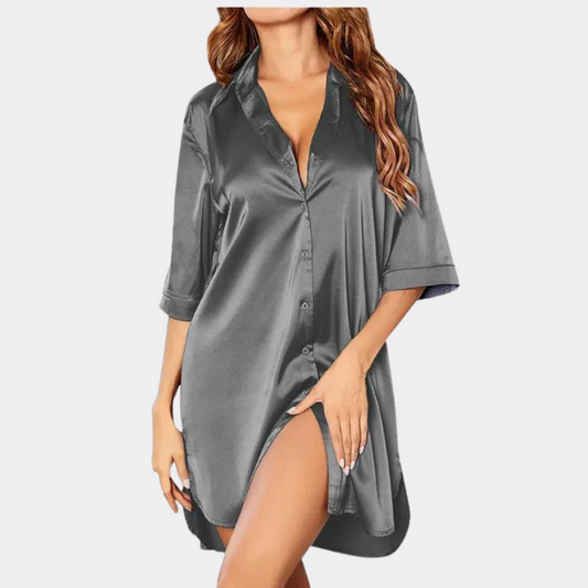 Elegante zwarte dames slaapjurk, luxe en comfortabel, zijdezacht materiaal, ideaal voor zomer nachtmode, flaterende pasvorm.