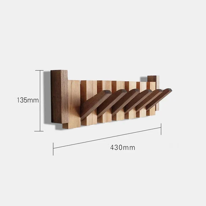 Compacte houten kapstok Melodia, een modern meubelstuk dat ruimte bespaart.