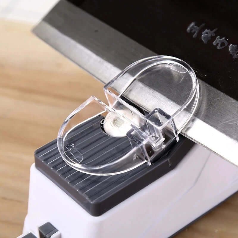 USB-aangedreven elektrische messenslijpmachine voor professioneel scherpe keukenmessen.