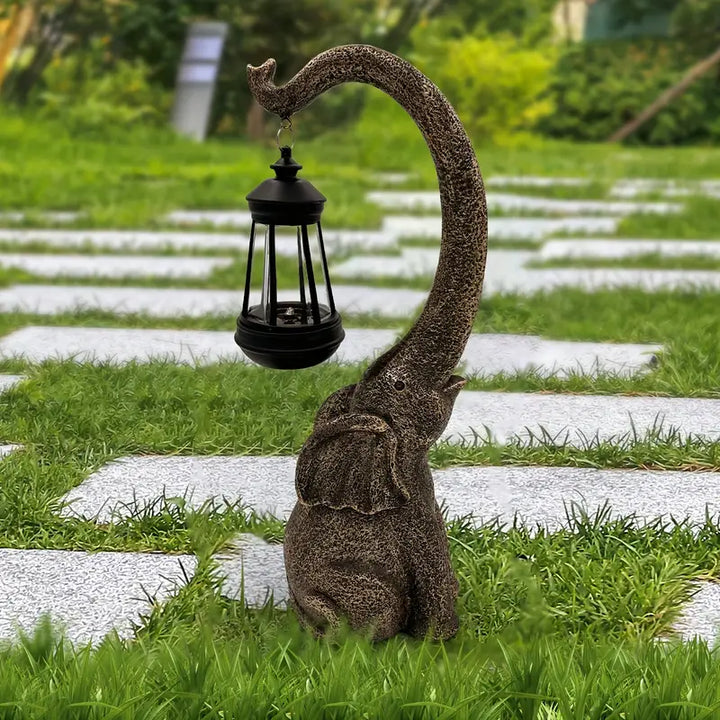 Gedetailleerde charmante olifant lamp, perfect als unieke sfeerverlichting voor binnen of buiten decoratie.