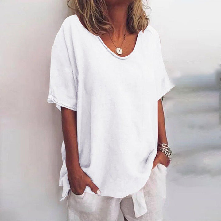 Comfortabel oversized dames T-shirt met V-hals, perfect voor casual zomerlooks.