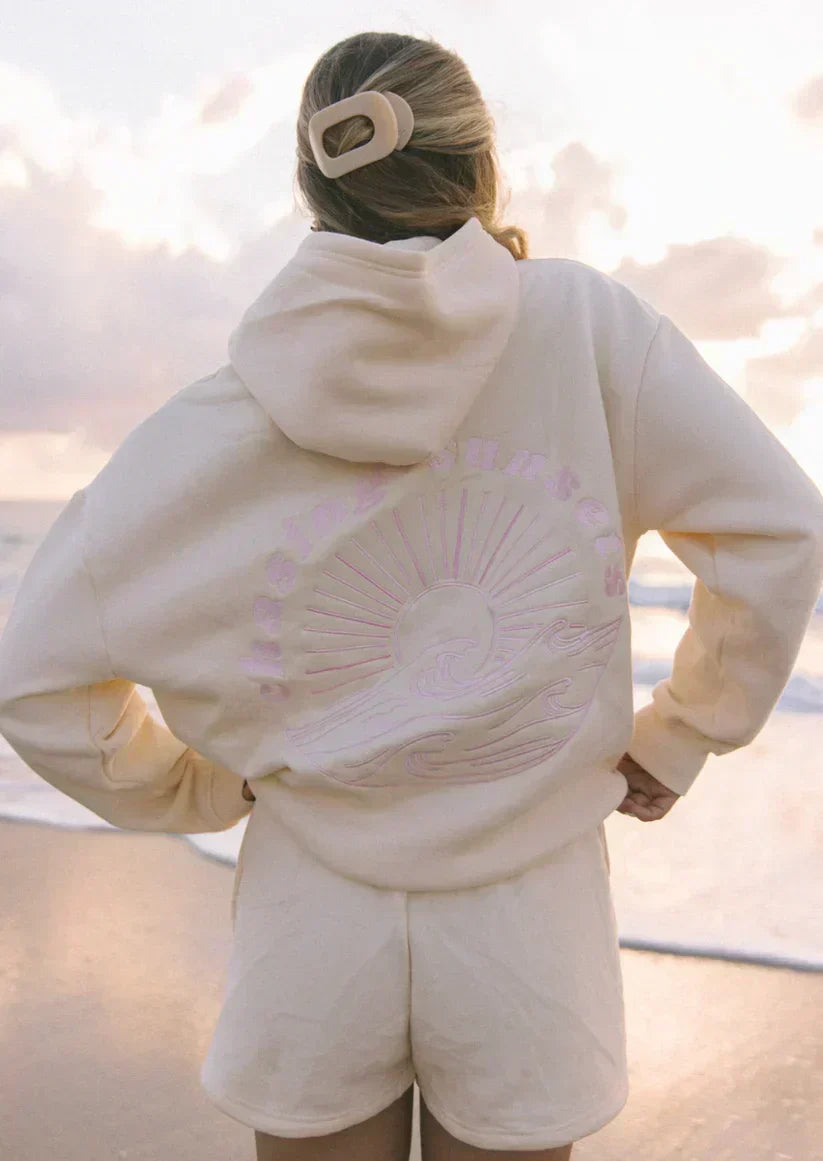 Zomerse dames hoodie met trendy prints, een stijlvolle toevoeging aan je zomerkleding.