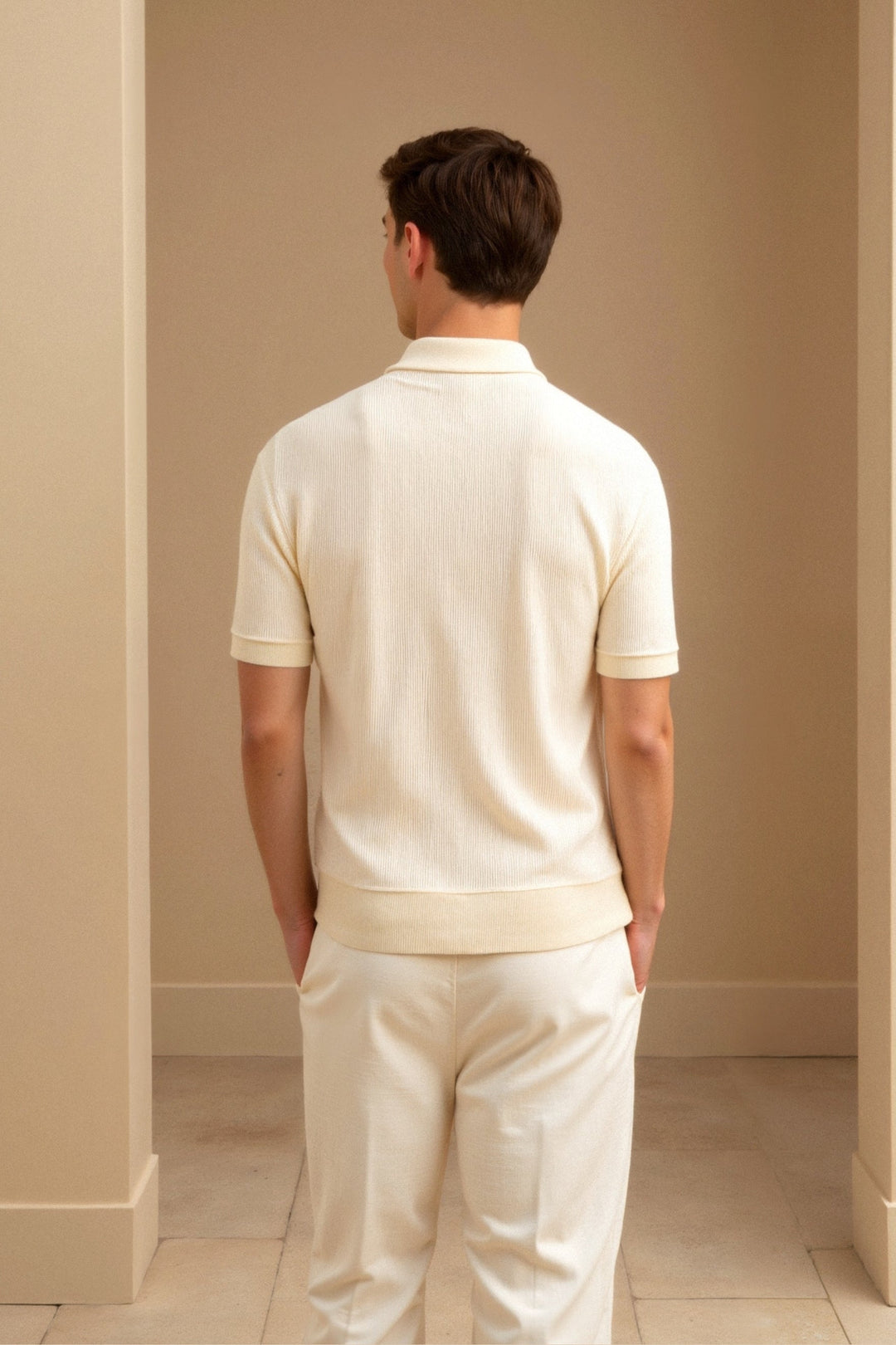 Elegant casual heren polo t-shirt met subtiele structuur, tijdloos en veelzijdig voor dagelijks gebruik.