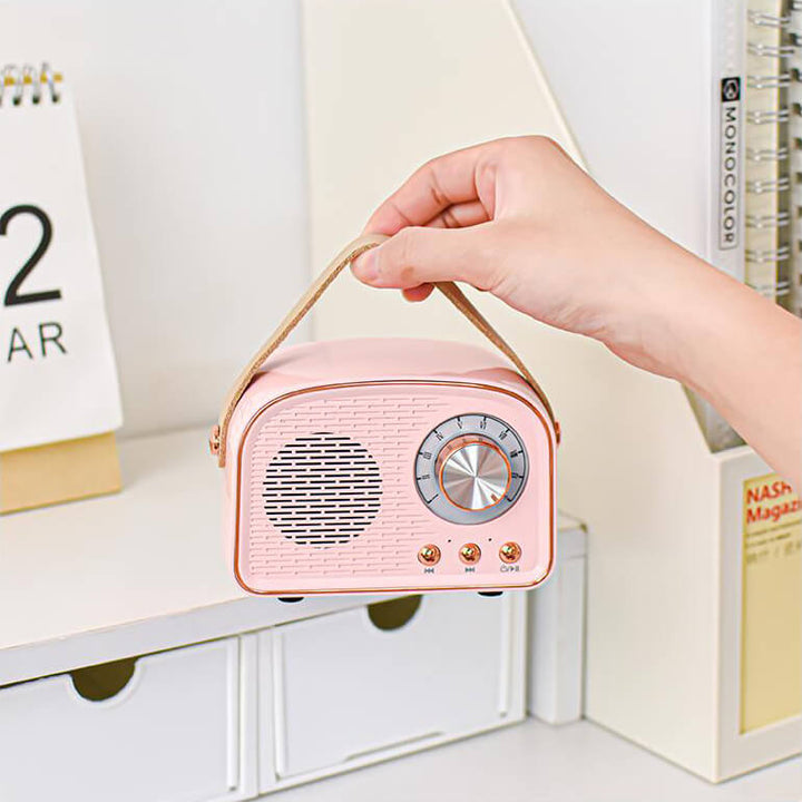 Groene retro Bluetooth luidspreker met FM-radio. Geniet draadloos van muziek met vintage flair.