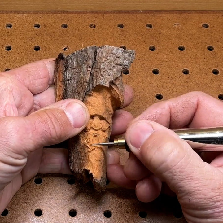 Handige graveerstift voor precisiegraveren van sieraden of geschenken. Onmisbaar creatief gereedschap voor hobbyisten.