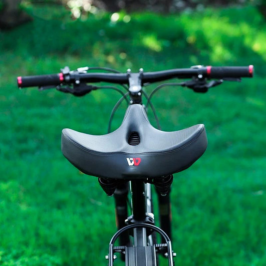 "Ergonomisch en ademend fietszadel, extra breed, biedt ultiem comfort en stijlvolle ondersteuning tijdens fietsen."