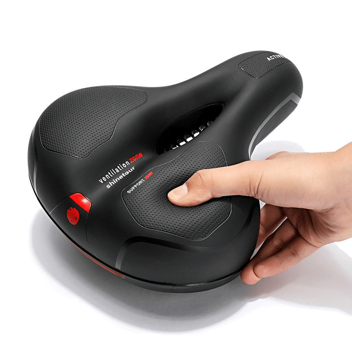 Detail van het SoftRide fietszadel, toont het zachte kunstleer en de kwaliteit van de afwerking.