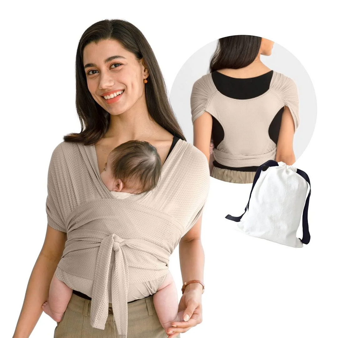 Ouder geniet van vrijheid en comfort met handen-vrije ergonomische draagdoek voor dagelijkse taken.