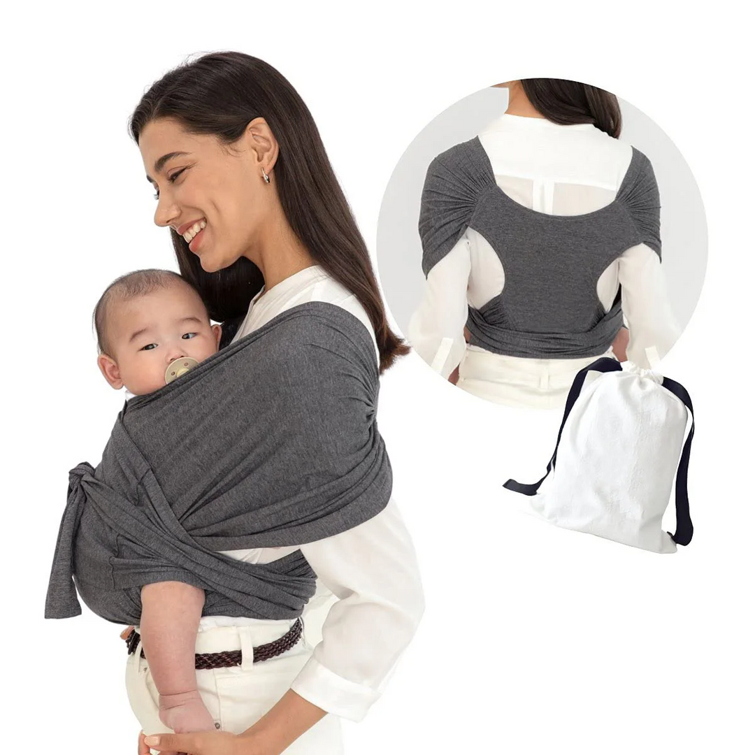 Baby tevreden en veilig in de zachte, ademende ergonomische draagdoek, dicht bij de ouder gedragen.