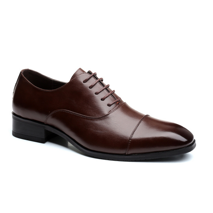 Bruine elegante heren veterschoenen; stijlvol & comfortabel voor zowel zakelijk als smart-casual gebruik.