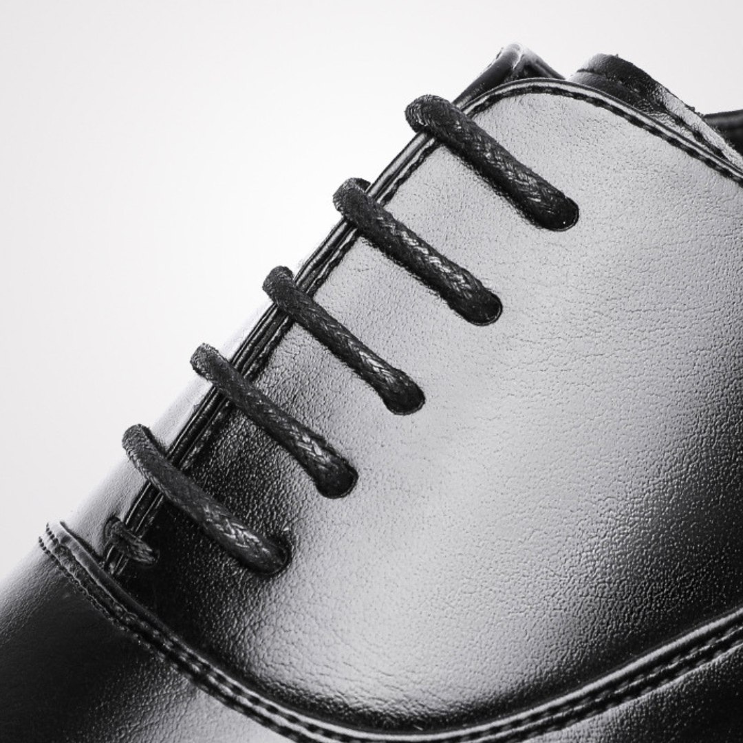 Bruine nette heren veterschoenen met subtiele glans; voor een elegante en professionele uitstraling.