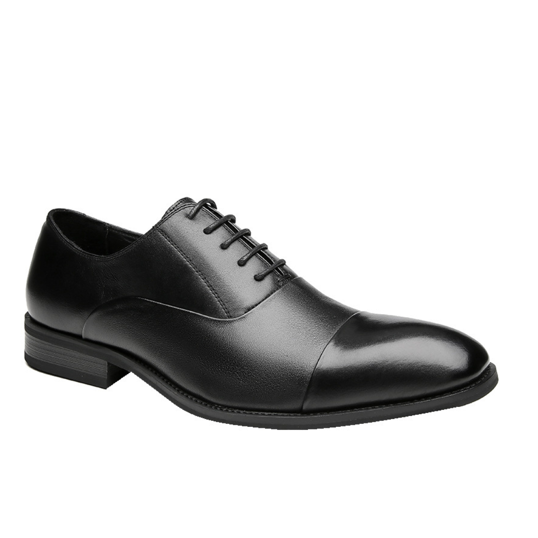 Zwarte klassieke heren veterschoenen; perfect voor zakelijke of formele gelegenheden en stijlvolle outfits.