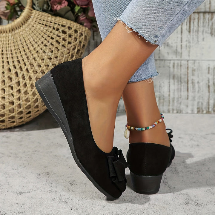 Chique dames ballerina's met sleehak en strik, ideaal voor een elegante en stijlvolle look.