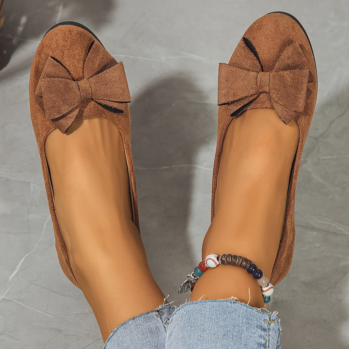 Dames instappers: elegante ballerina's met comfortabele sleehak en stijlvolle strik.