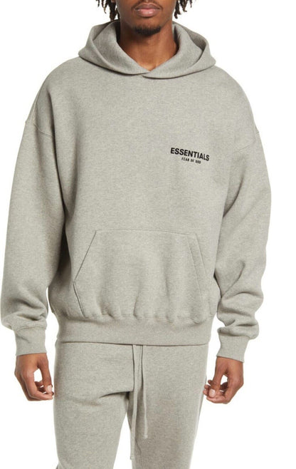 "Essentials oversized unisex hoodie in beige, grijs of zwart met ruime capuchon, buidelzak en minimalistisch ontwerp."