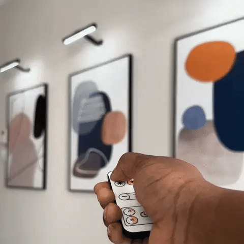 Gedetailleerde weergave van de ArtGlow draadloze schilderijverlichting, toont LED lamp en slank design.
