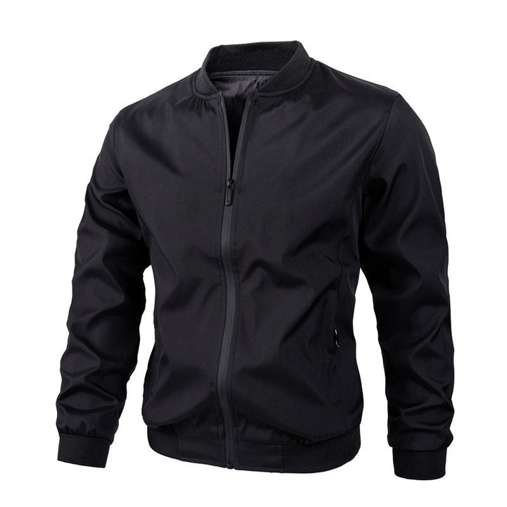 Comfortabel modieus herenjack met ronde hals, lichte stof en stevige ritssluiting, perfecte bovenkleding.