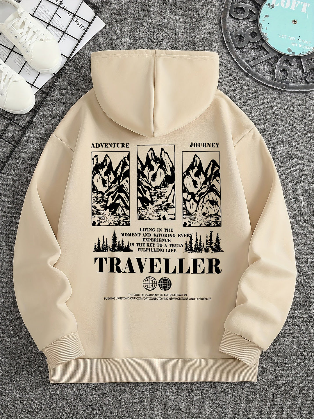Comfortabele heren hoodie met capuchon, losse pasvorm en zacht beige materiaal. Ideaal voor dagelijks gebruik.