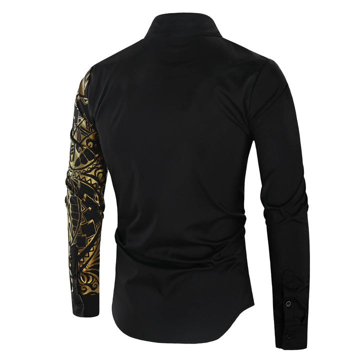 Mannelijk slim fit herenoverhemd met glanzende gouden accenten, lange mouwen, elegant voor avondkleding.