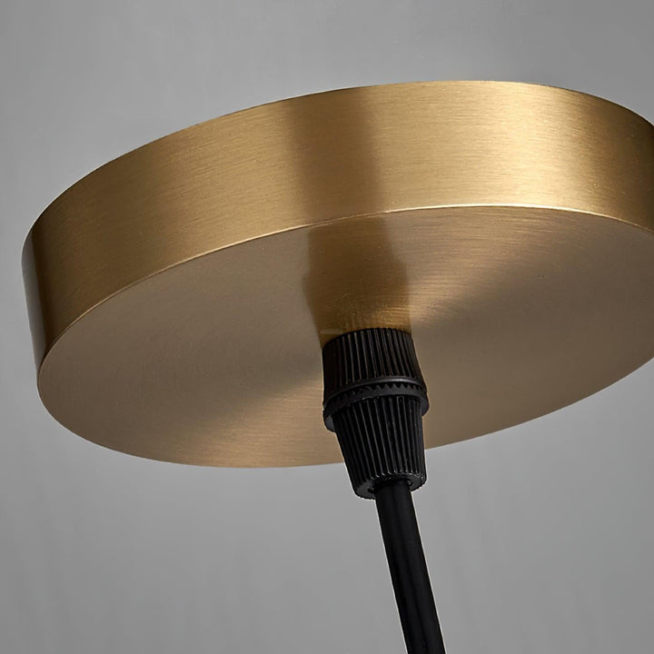 Elegante albasten lamp, messing details, ideaal voor eetkamer of hal.