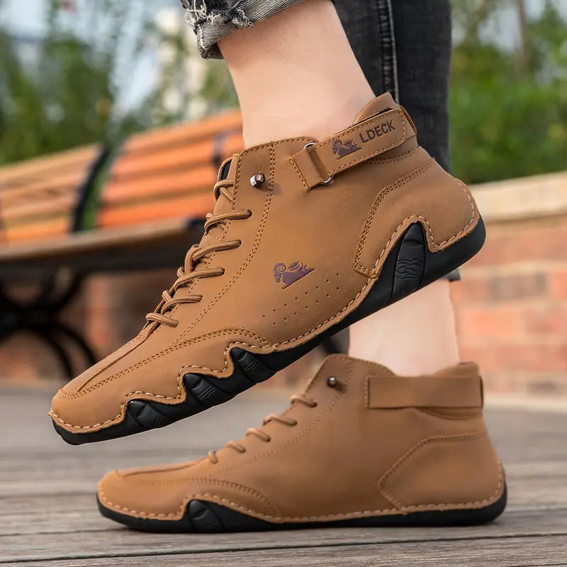 Adriel waterdichte kunstleren herenschoenen met een moderne touch. Geschikt voor outdoor en stad.