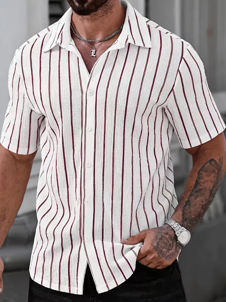 Luchtig heren overhemd met verticale strepen, korte mouw, casual en perfect voor de lente/zomer.