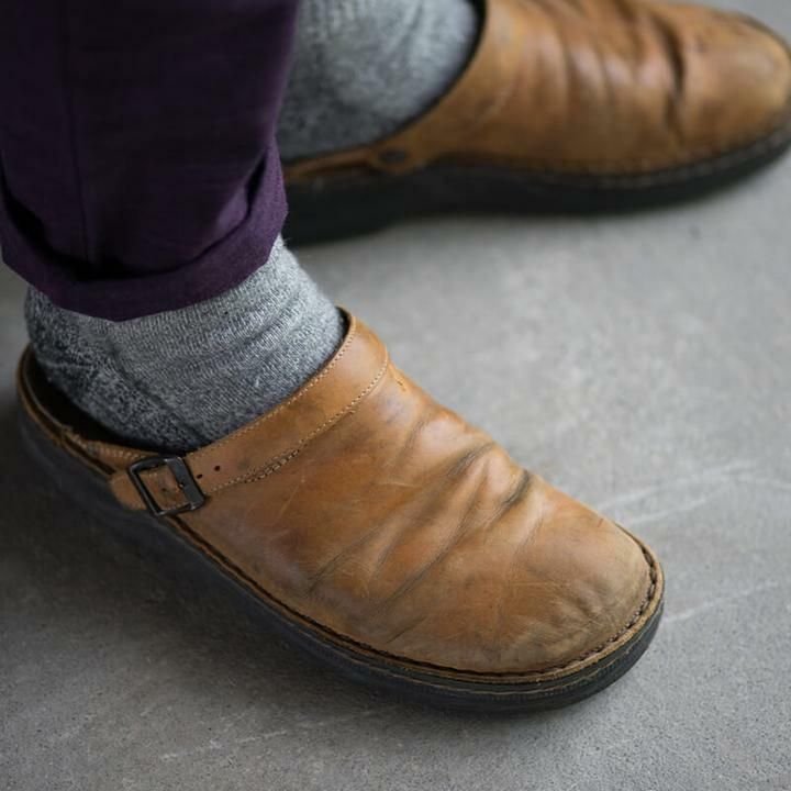 Antislip leren herenslippers Elias, essentieel voor strand, vakantie en zomerse dagen.