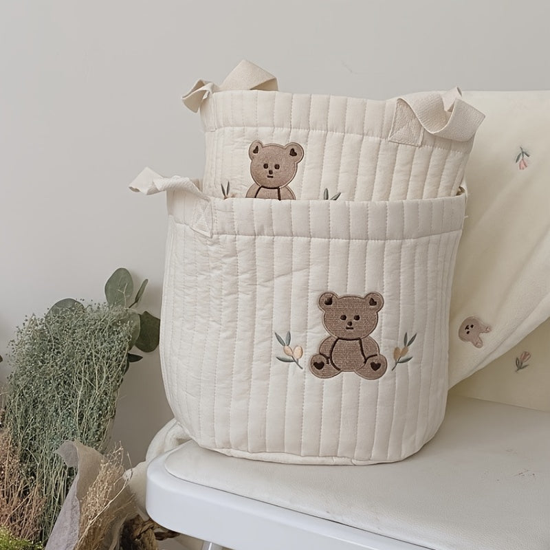 Ruime gewatteerde stoffen tas voor speelgoed, boeken of kledingopslag in de kinderkamer.