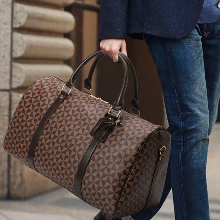Georganiseerd interieur van de luxe leren heren reistas, met meerdere vakken voor al je reisaccessoires.