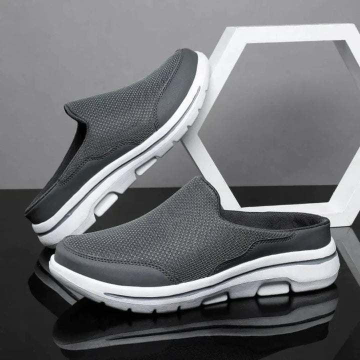 Heren orthopedische sportsandalen met voetsteun, klittenbandsluiting en comfortabele platte zool, ideaal voor zomerse wandelingen.