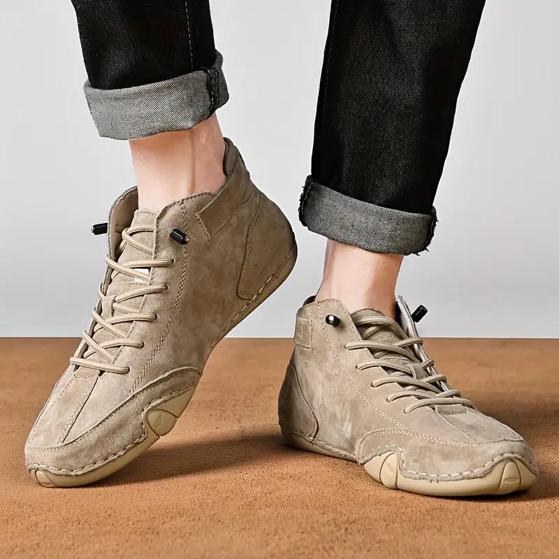Adriel waterdichte herenschoenen van Hoymans, modern kunstleer met elastische sluiting. Ideaal voor outdoor.