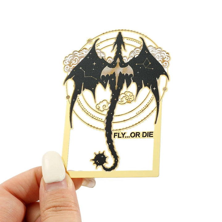 Hoogwaardige metalen bladwijzer pin met Fourth Wing design, een uniek cadeau voor elke fantasy lezer.