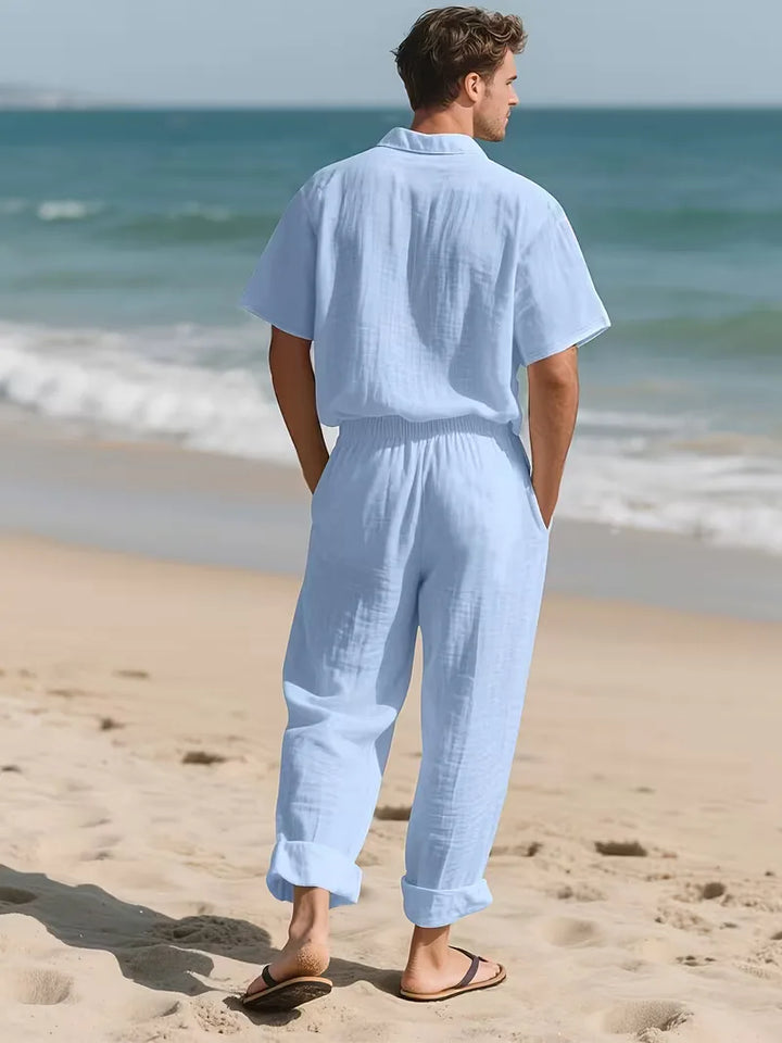 Casual heren zomerset: V-hals shirt met korte mouwen en rechte pijpen broek, comfortabel & trendy.