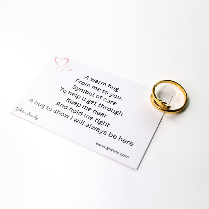 Verstelbare dames omarmingsring in goudkleur, symboliseert liefde en verbondenheid, ideaal als elegant cadeau.