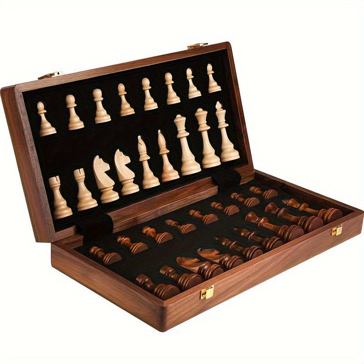 Handgemaakte walnoten houten schaakset met opvouwbaar bord; ideaal voor strategie en klassiek schaakplezier.